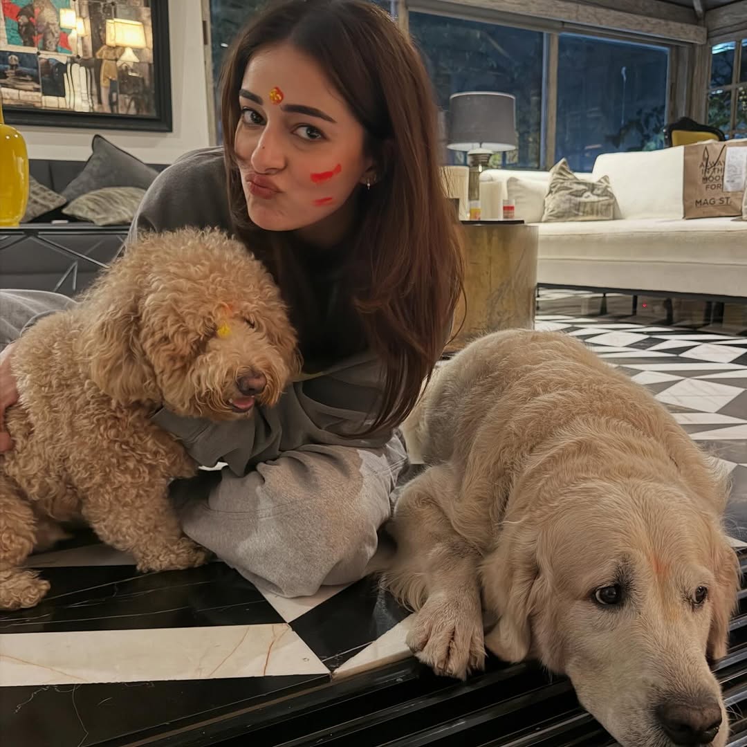 Look by ananyapanday