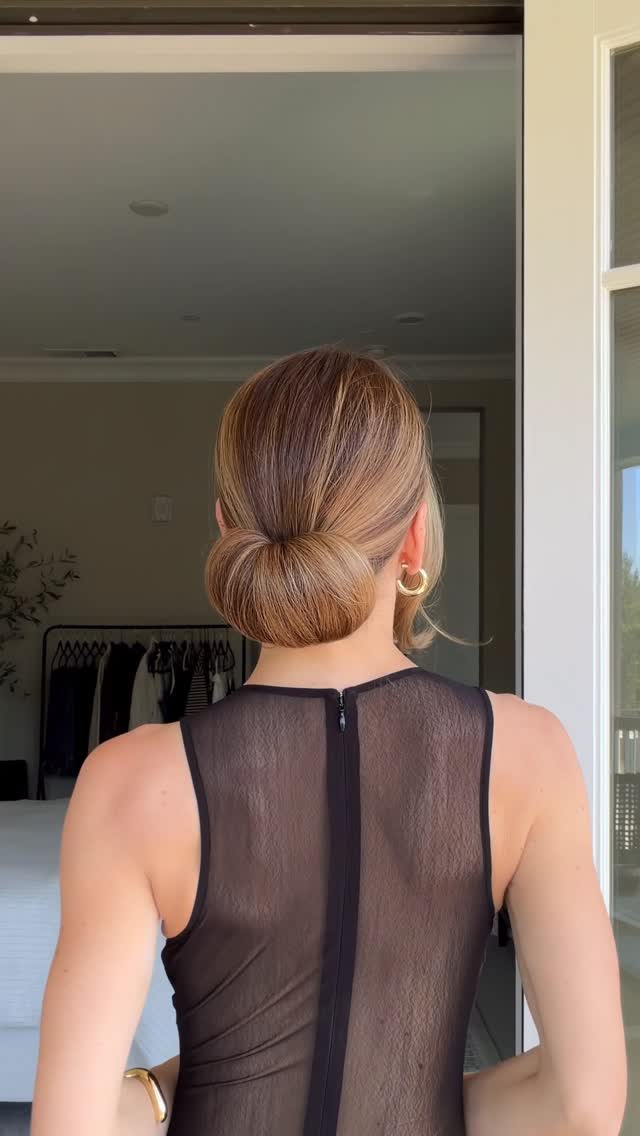 The elevated low bun you need to try! 🖤

@revolve NBD black dress

#hair #hairtutorial #hairstyles …